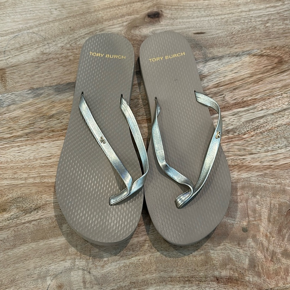Tory Burch flip flops gold 7